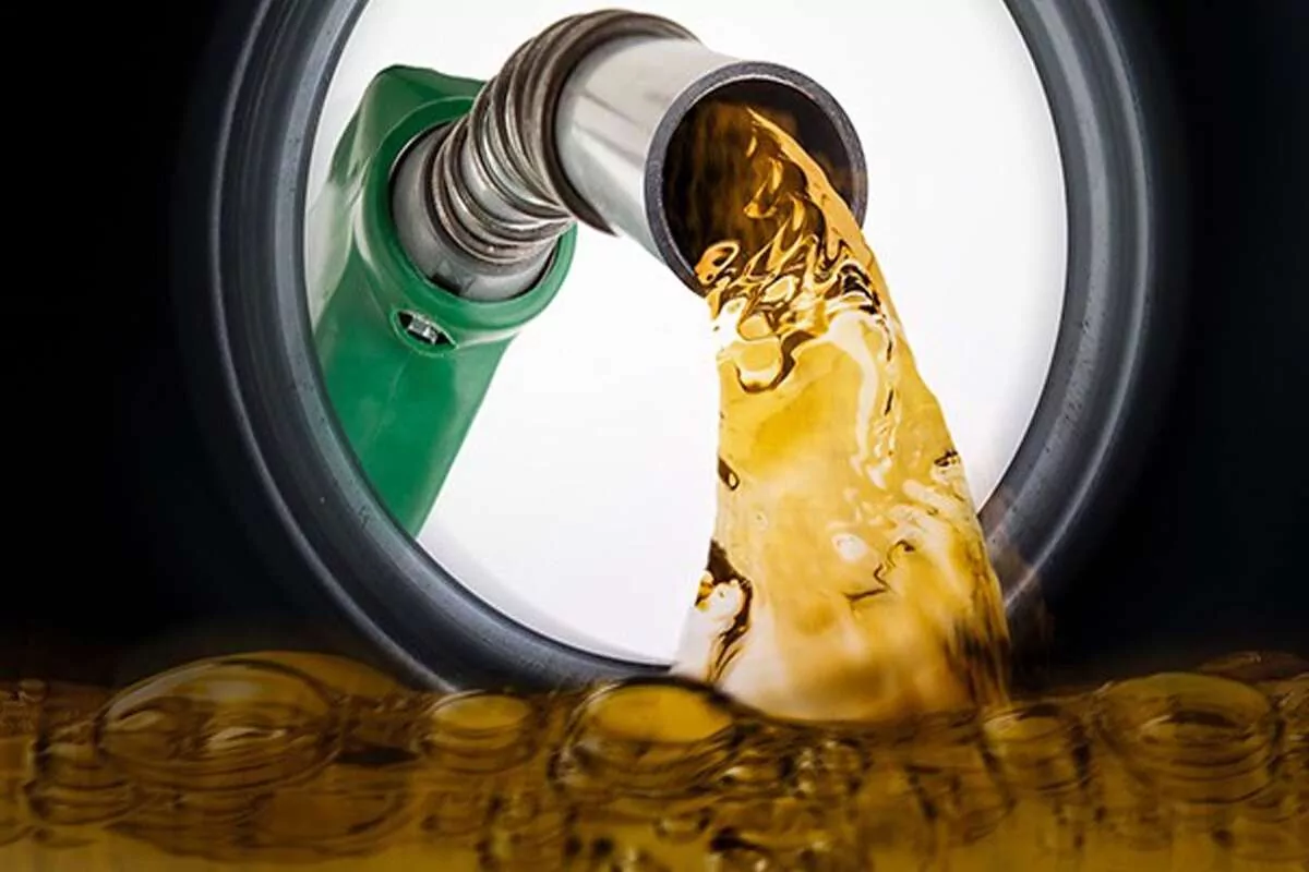 Benzine ikinci b&uuml;y&uuml;k indirim geldi