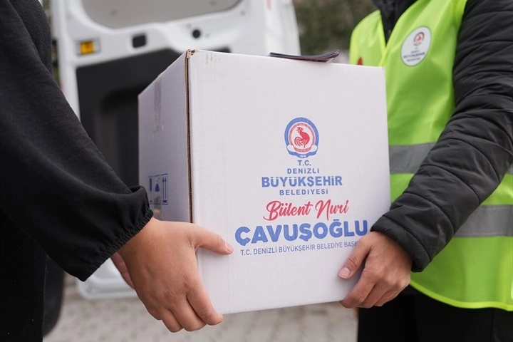 Denizli B&uuml;y&uuml;kşehir&rsquo;den 25 bin aileye gıda kolisi