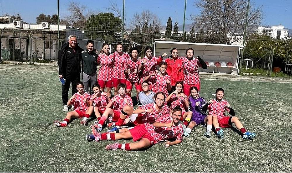 Konak'ın kızları grup liderliğini bırakmadı