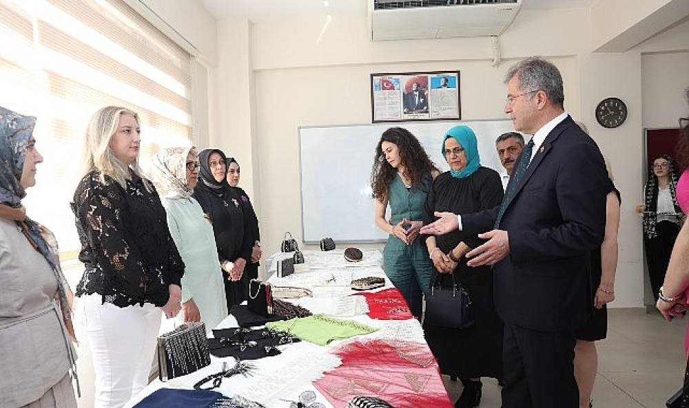 OSMEK Kursiyerlerinin Eserleri H&uuml;davendigar'da Sergilendi