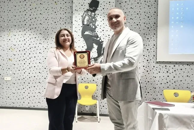 Karabağlar Seniha Mayda Ortaokulu&rsquo;nda 4 yıllık emeğe vefa