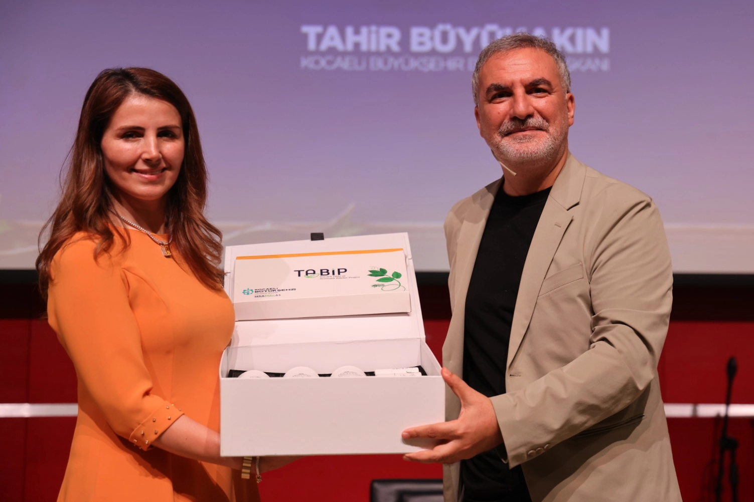 &ldquo;Gece A&ccedil;an &Ccedil;i&ccedil;ekler&rdquo; Okuyan Şehir&rsquo;de tahlil edildi