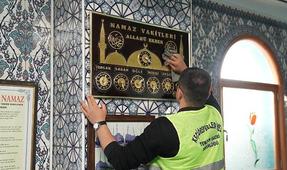 Bayram &Ouml;ncesi Ke&ccedil;i&ouml;ren'deki Camilerde Temizlik Seferberliği