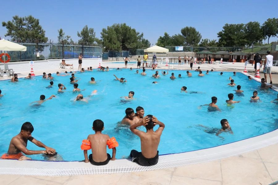 Y&uuml;zme havuzları &ccedil;ocukların y&uuml;z&uuml;n&uuml; g&uuml;ld&uuml;r&uuml;yor