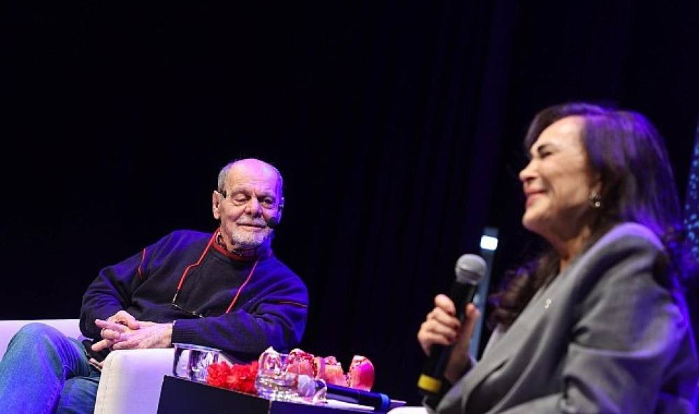 T&uuml;rkan Şoray, T&uuml;rk edebiyatının usta ismi Yaşar Kemal anma haftasında sevenleriyle buluştu