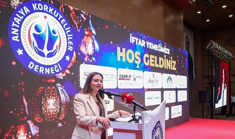 Başkan Vekili &Ouml;zdemir Korkutelililerle iftarda bir araya geldi