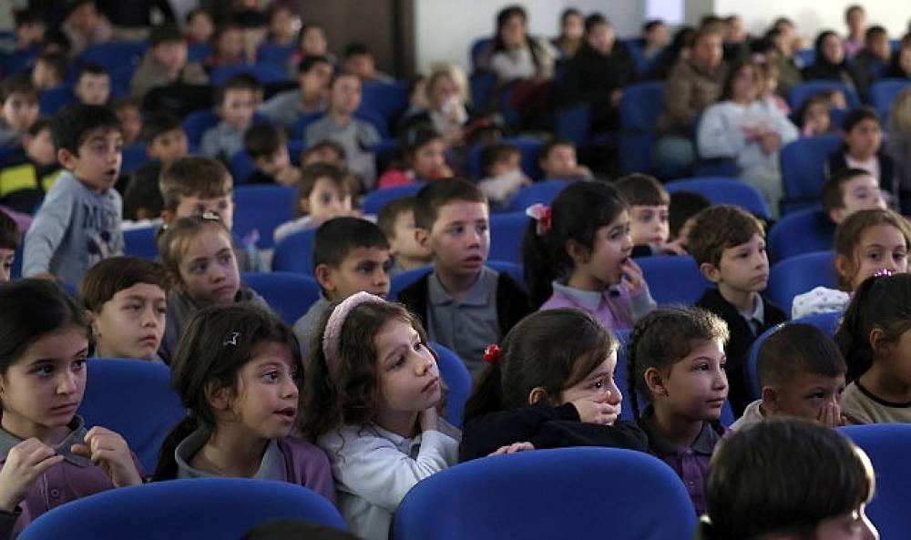 Yenipazar'da &Ccedil;ocuklar Başkan &Ccedil;er&ccedil;ioğlu'nun &Ccedil;alışmaları ile Tiyatroyla Buluştu