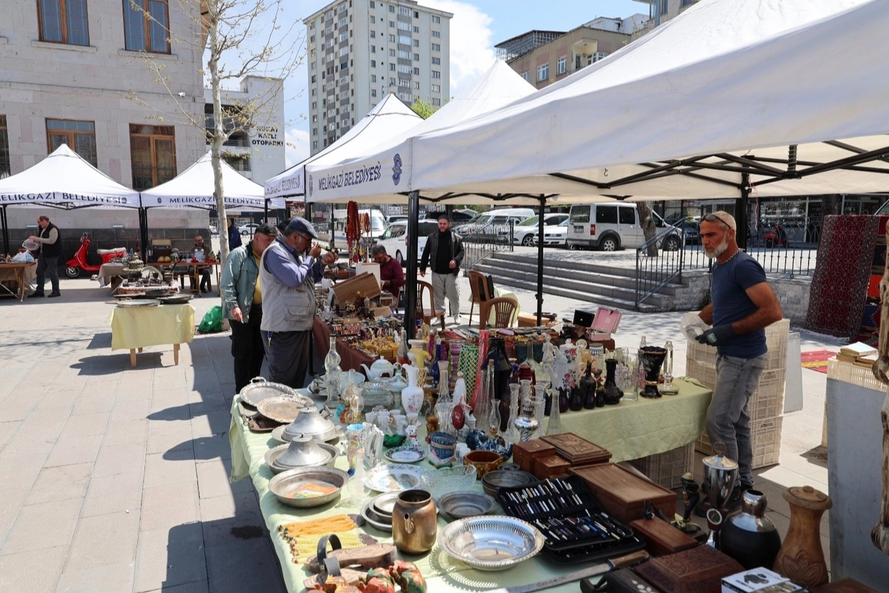 Kayseri Melikgazi AntikaPazarı koleksiyonerleri buluşturdu