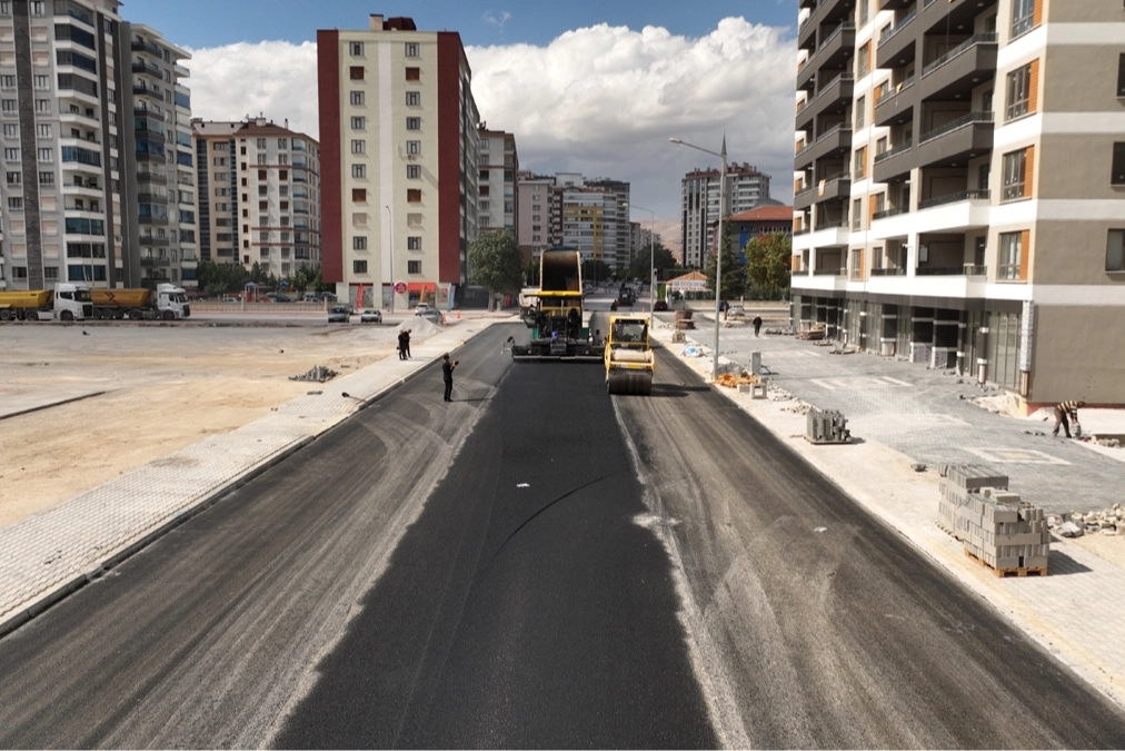 Konya Sel&ccedil;uklu'da asfalt &ccedil;alışmaları s&uuml;r&uuml;yor