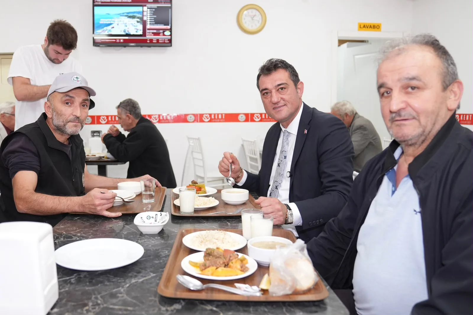 Giresun'da Başkan K&ouml;se Kent Lokantası&rsquo;nda vatandaşlarla buluştu