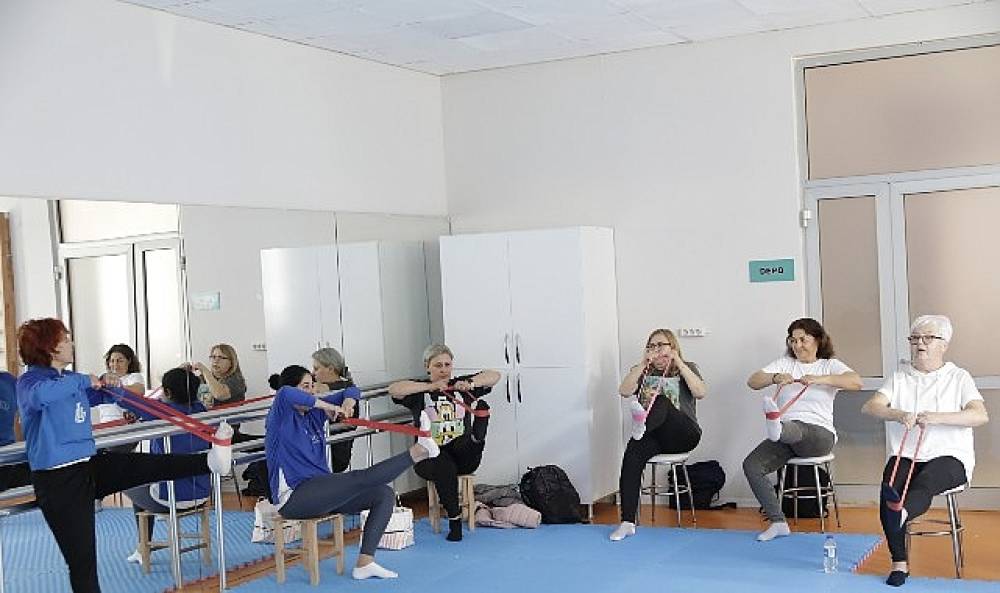 Seferi&ccedil;ınar Yaş Alma Merkezi 2000 &uuml;yesiyle umut ve dayanışmanın adresi oldu.