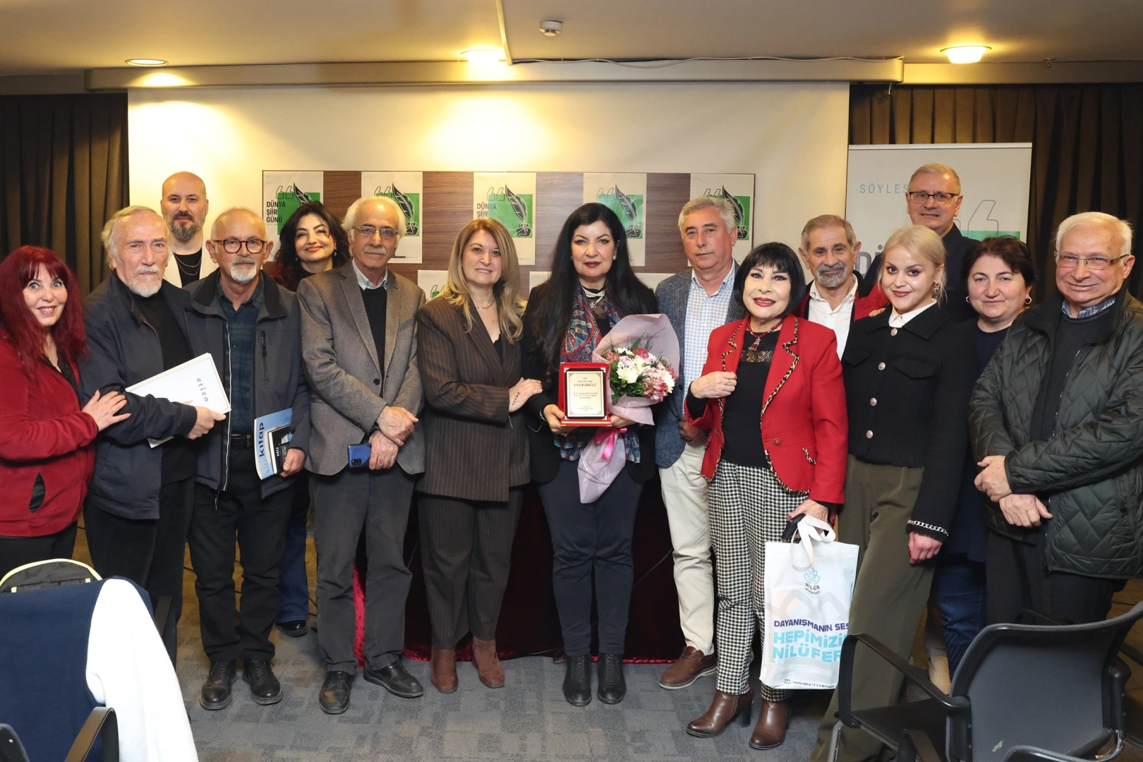 Bursa Nil&uuml;fer'de D&uuml;nya Şiir Onur &Ouml;d&uuml;l&uuml; Nisa Leyla&rsquo;ya verildi