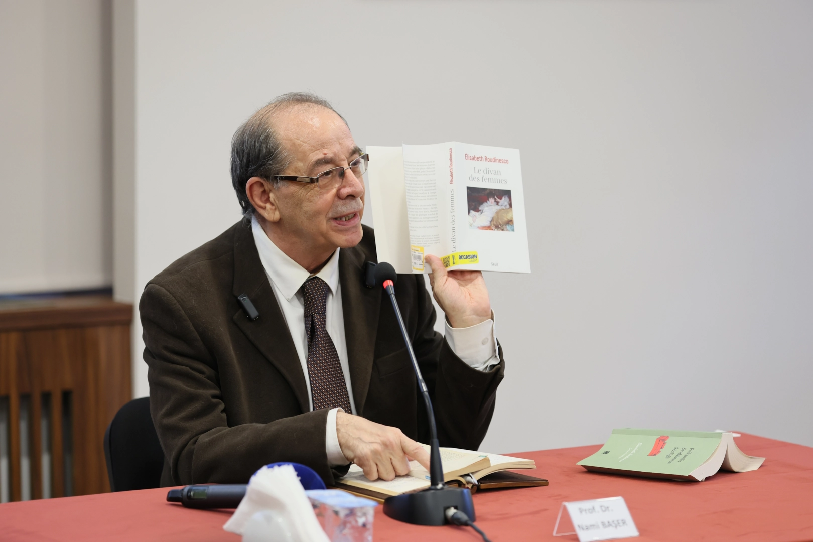 Bursa'da felsefe s&ouml;yleşisine yoğun ilgi