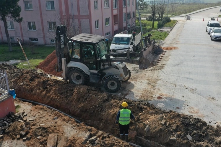 BASKİ Manyas&rsquo;ta yıllanmış i&ccedil;me suyu hattını yeniledi
