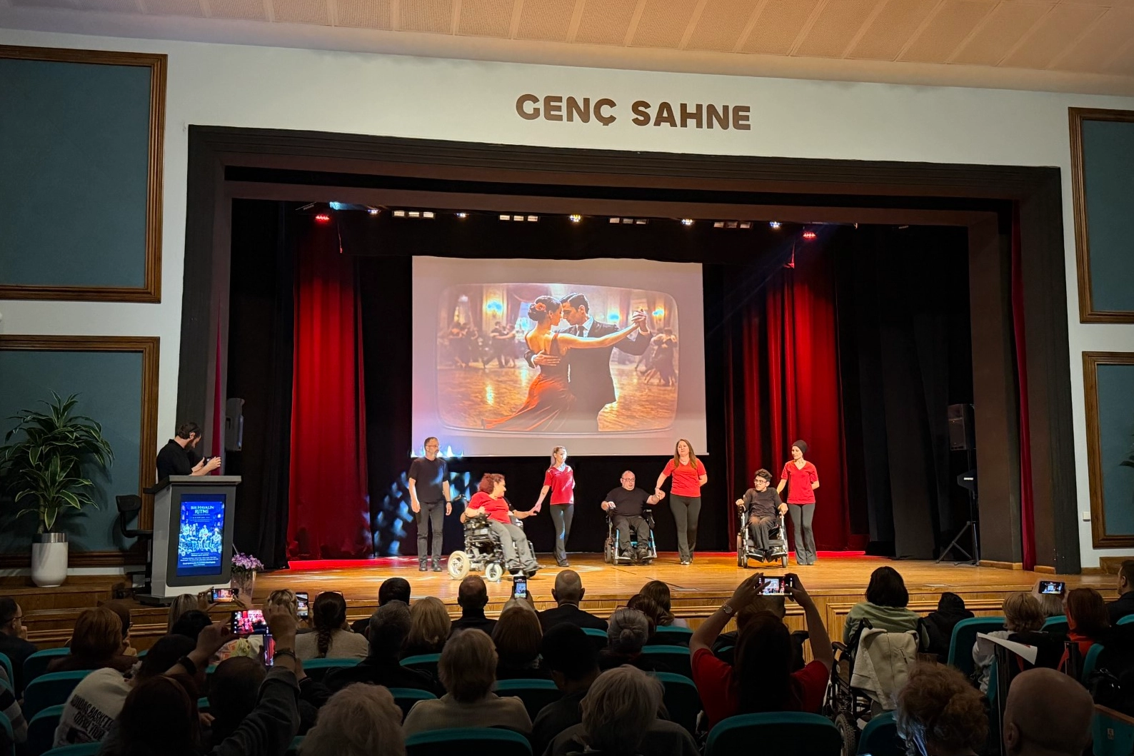 Kocaeli&rsquo;de &ldquo;Engelsiz Sanat&rdquo; b&uuml;y&uuml;ledi