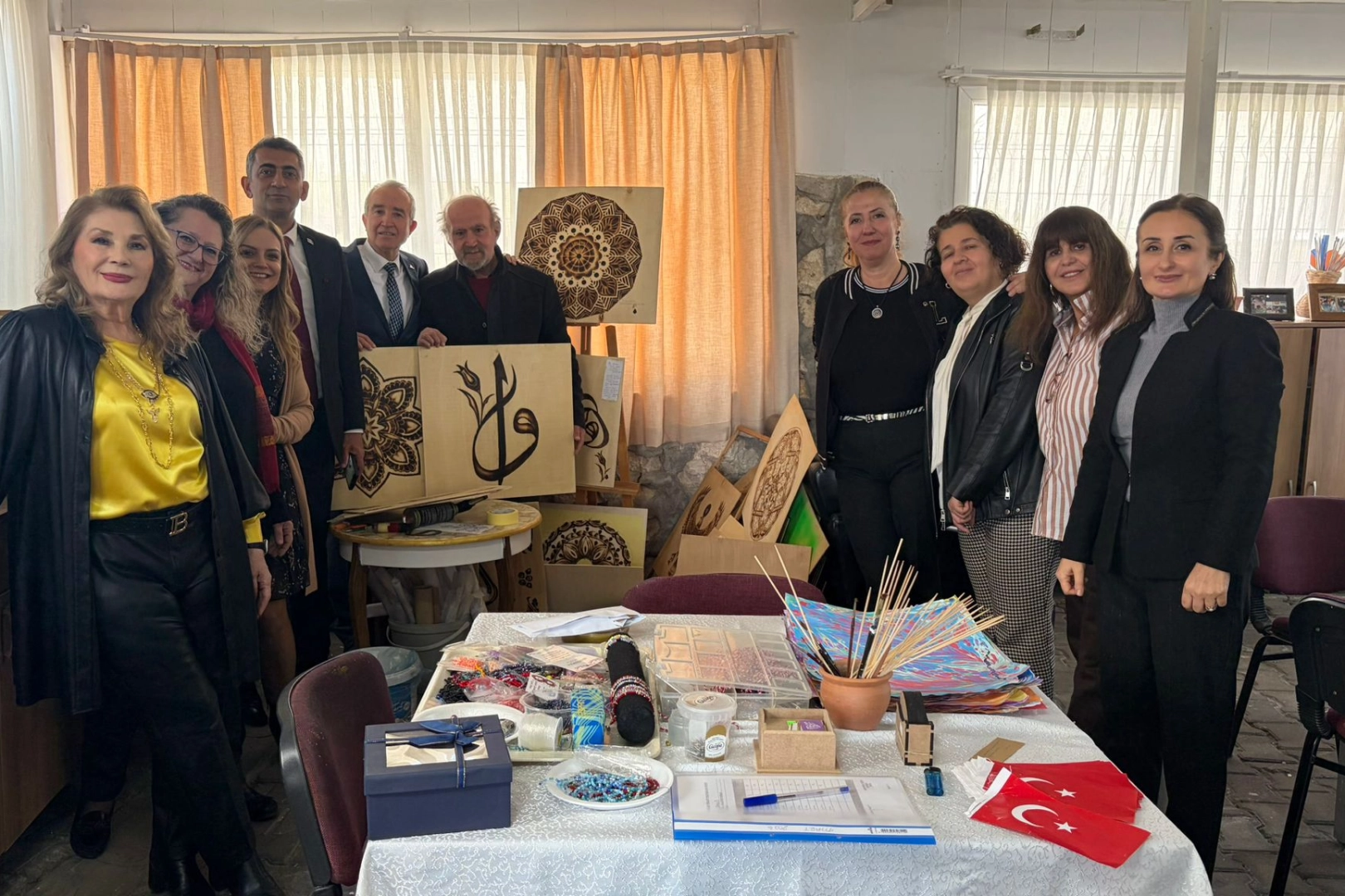 İzmir Narlıdere&rsquo;de bilge &ccedil;ınarlarla g&ouml;n&uuml;l k&ouml;pr&uuml;s&uuml;