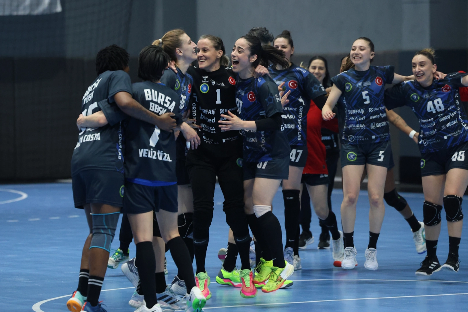 Bursa B&uuml;y&uuml;kşehir'den hentbolda kritik galibiyet