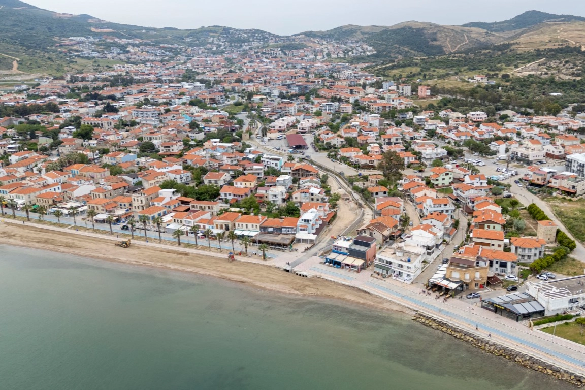 Yeni Fo&ccedil;a&rsquo;da tarihi dere yatağı g&uuml;&ccedil;lendiriliyor