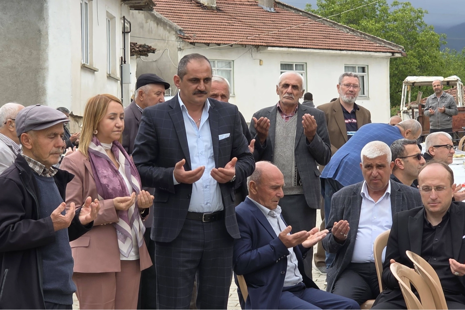 Bayramda yağmur ş&uuml;k&uuml;r duası yapıldı