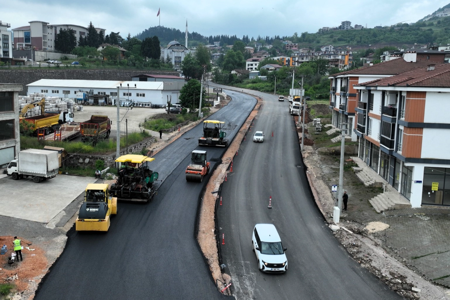 B&uuml;y&uuml;kşehir&rsquo;le yollar genişliyor, trafik rahatlıyor