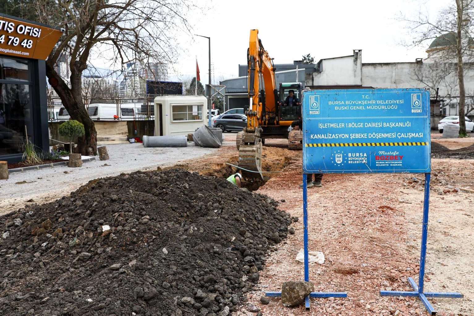 Bursa B&uuml;y&uuml;kşehir'in 17 il&ccedil;ede alt ve &uuml;styapı &ccedil;alışmaları kesintisiz s&uuml;r&uuml;yor