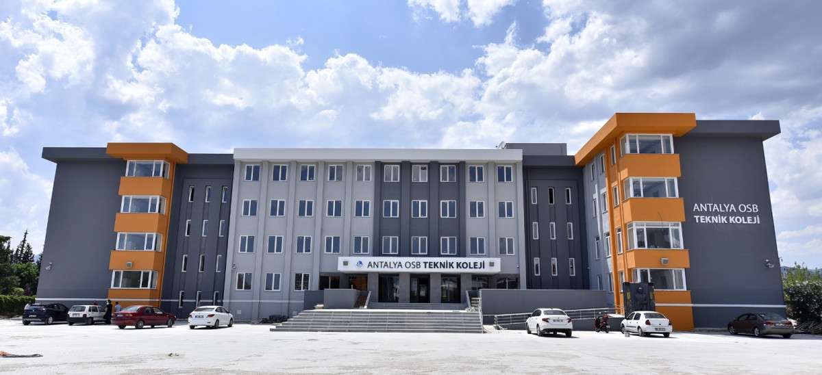 ANTALYA OSB TEKNİK KOLEJİ, KADIN İSTİHDAMINA ÖNEM VERİYOR